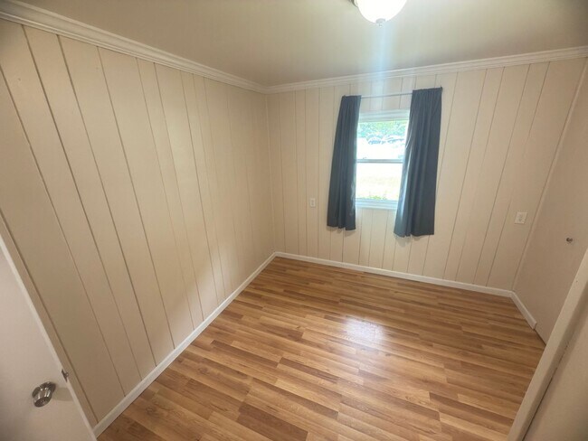 Building Photo - Charming 3-Bedroom Home + Bonus Room in Prime Niskayuna Location!