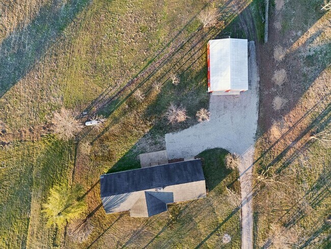 Building Photo - 353 Branham Mill Rd