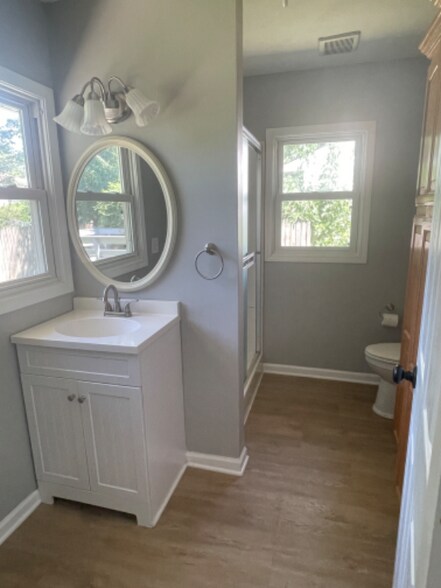 Building Photo - 106 W 8th St