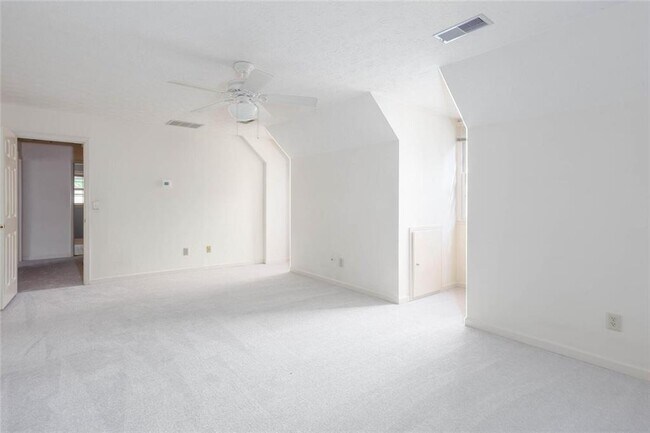 Building Photo - 179 Lakeside Dr NW