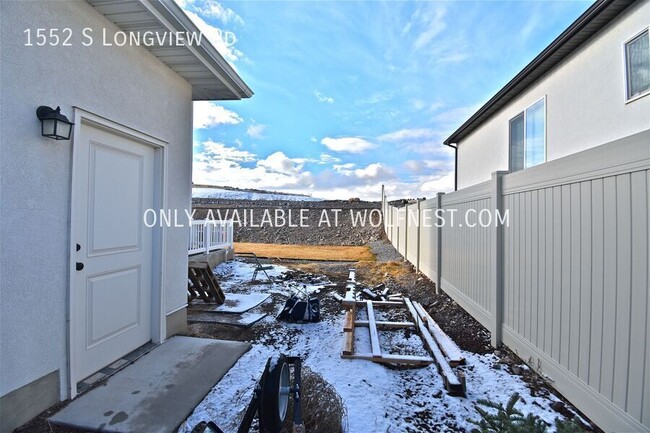 Building Photo - Spacious 4 Bedroom Santaquin Home!