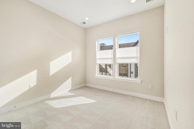 Building Photo - 23651 Havelock Walk Ter