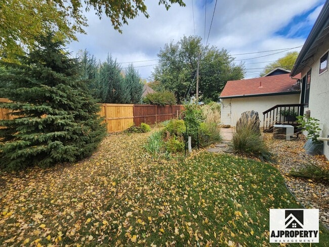 Building Photo - Charming 3/2 near McKennan Park