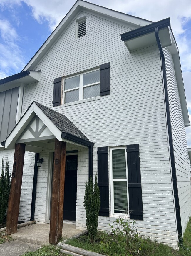 Building Photo - Charming 2-Bedroom Duplex in East Brainerd