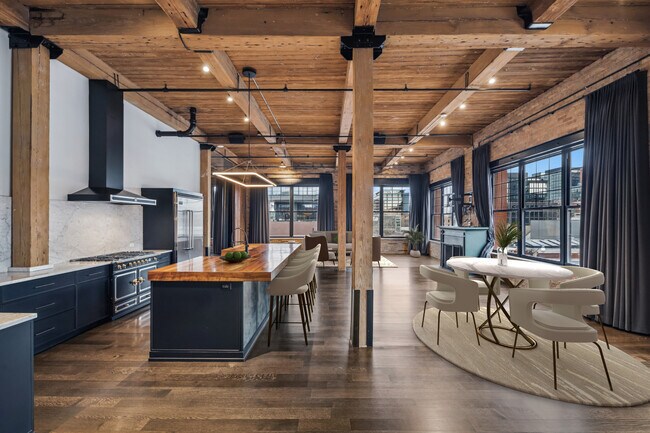 Building Photo - 1000 W Washington Blvd