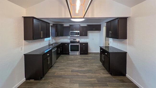 Building Photo - 8401 Azurewood Dr