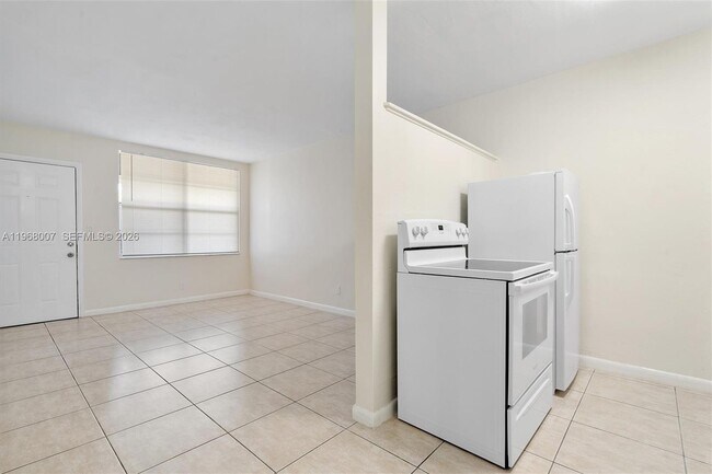 Building Photo - 1715 N 16th Ave