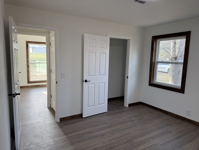 Building Photo - 914 Croft Cir