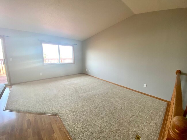 Building Photo - 3 bed, 2 bath Twinhome