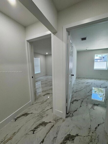 Building Photo - 11000 SW 47th Terrace