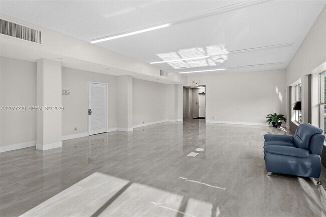 Building Photo - 16740 NE 9th Ave