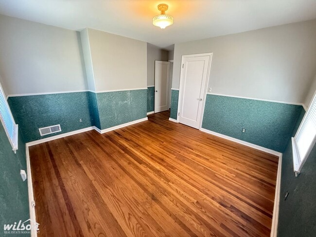 Building Photo - West Yakima 3-Bedroom Home with Spacious Living Areas