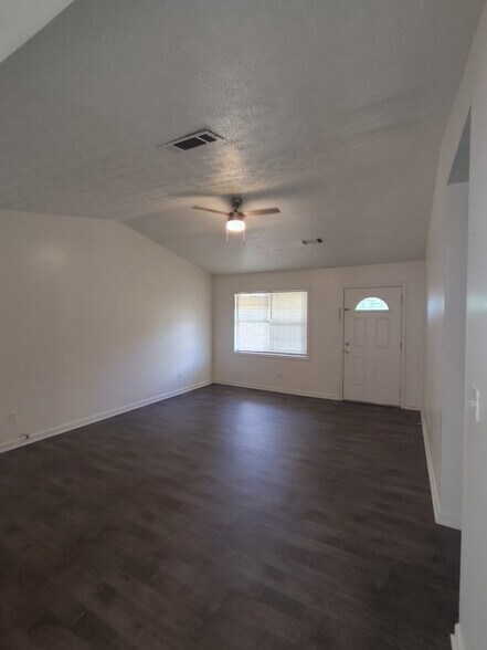Building Photo - 4002 Warren Rd