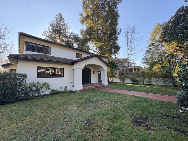 Building Photo - Beautiful Home in Crescent park, Palo Alto available now.
