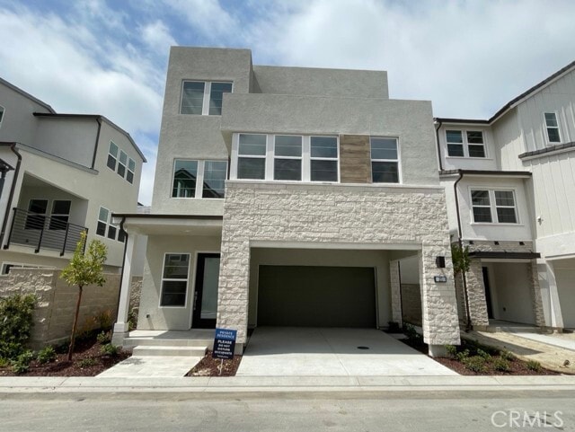 Building Photo - 211 Pin Ln