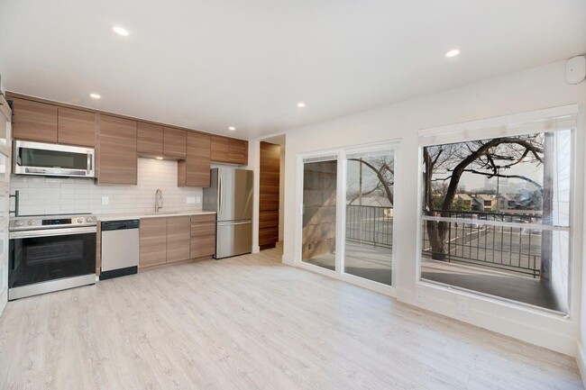 Building Photo - 1214 Barton Hills Dr