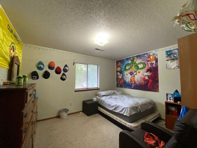 Building Photo - $1,095 | 2 Bedroom, 1 Bathroom APARTMENT | No Pets | Available for August 1st, 2026 Move In