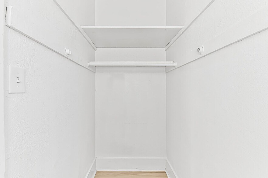 Building Photo - 1074 Obispo Ave