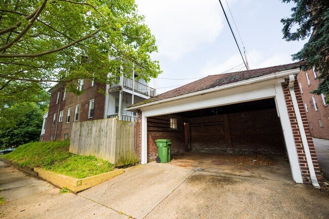 Building Photo - 2026/2027 JHU Off-Campus 5bd/3ba Charles Village w/ W/D & parking!.. Available 6/9/26