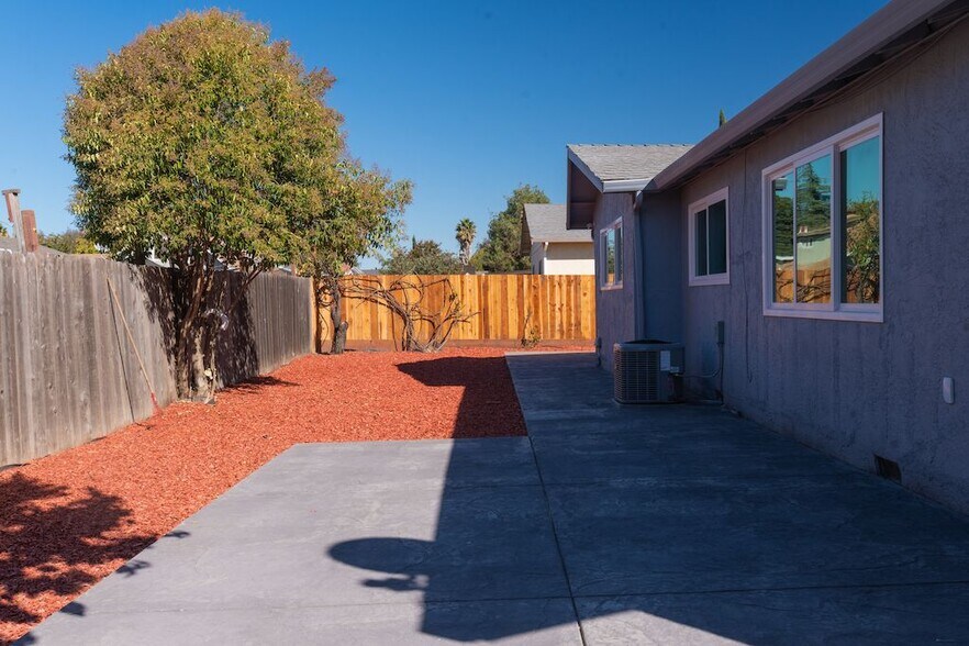 Building Photo - 2275 Dover Ave