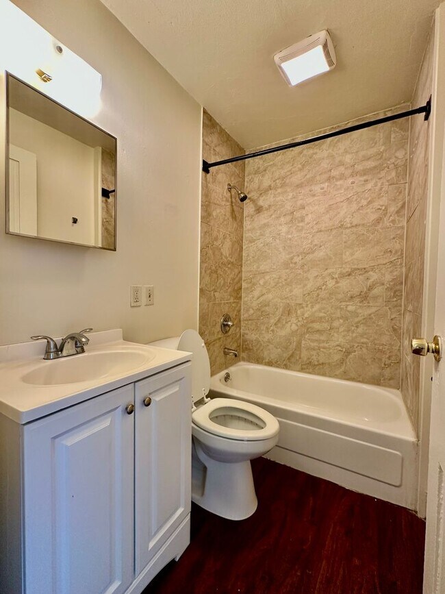 Building Photo - MAIN153