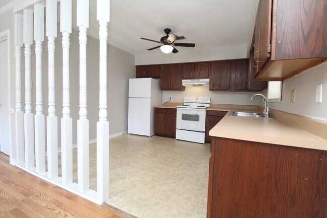 Building Photo - Spacious Bellview 2BR/1.5BA Duplex with Large New Front Deck, Fenced Backyard & Covered 2-Car Car...
