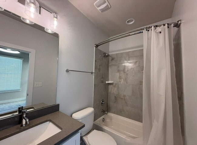 Building Photo - 2118 Bryant Park Dr