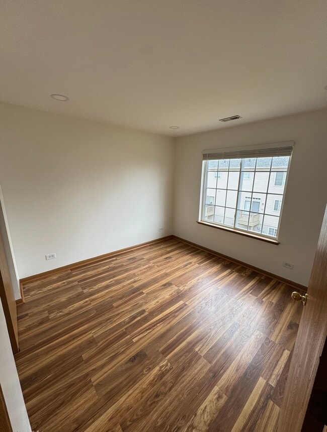 Building Photo - 409 Evergreen Cir