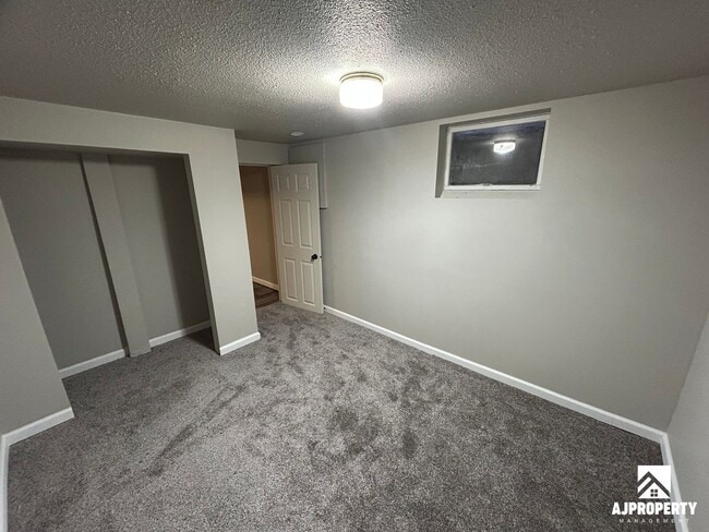 Building Photo - 2409 E 6th St