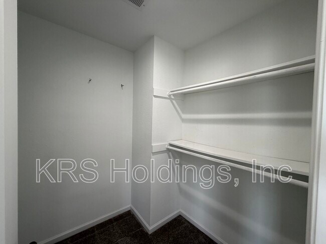 Building Photo - 1010 Joyce St