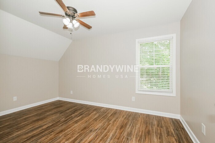 Building Photo - 18 E Newnan Rd