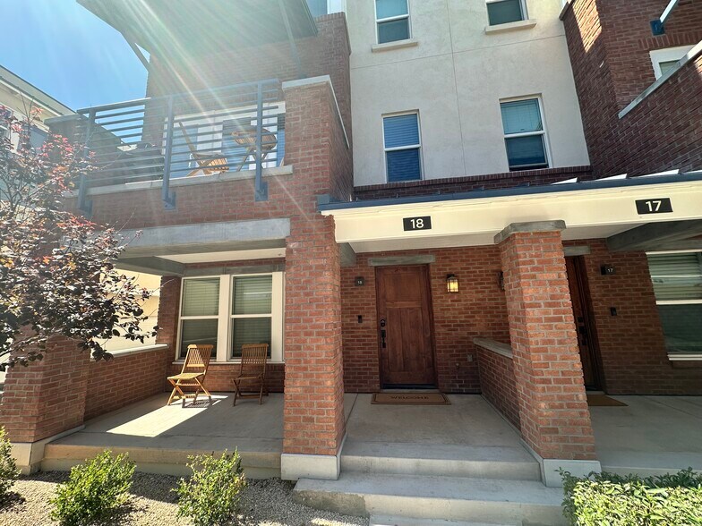 Building Photo - 808 N 4th Ave