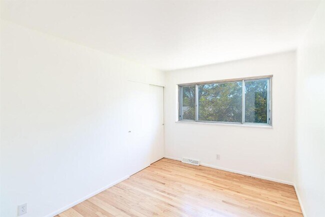 Building Photo - 9724 Brookmere Dr