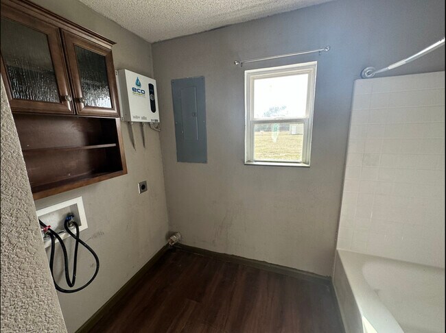 Building Photo - Peaceful country living with great access ...