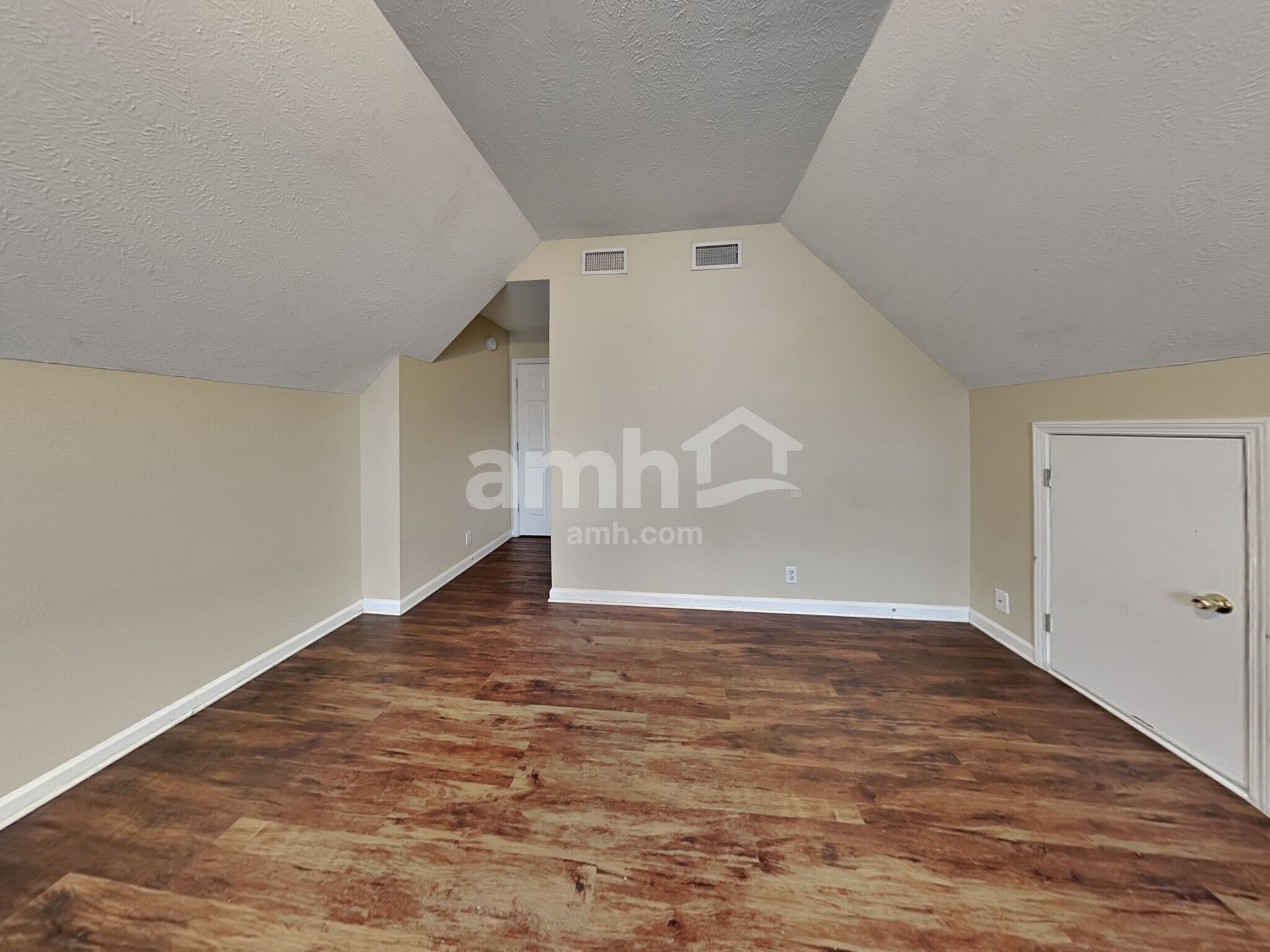 Building Photo - 913 Tom Hailey Blvd