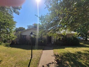 Building Photo - Family friendly home!