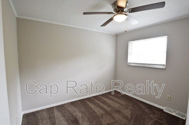 Building Photo - 1226 Parkview Dr