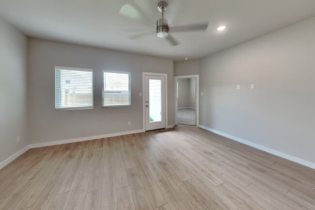 Building Photo - Brand-New Luxury Living with Designer Finishes & a Dream Floor Plan!