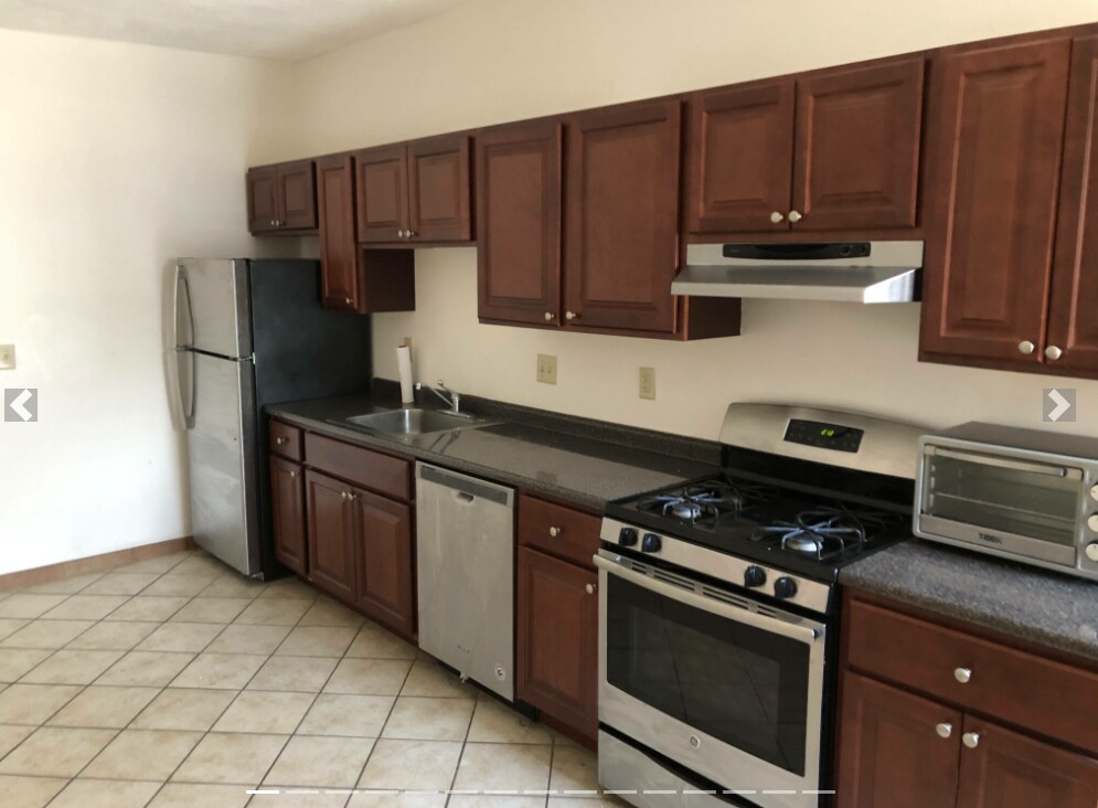 Building Photo - 1905 Beacon St