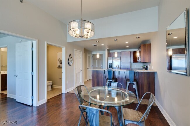 Building Photo - 150 S Las Vegas Blvd