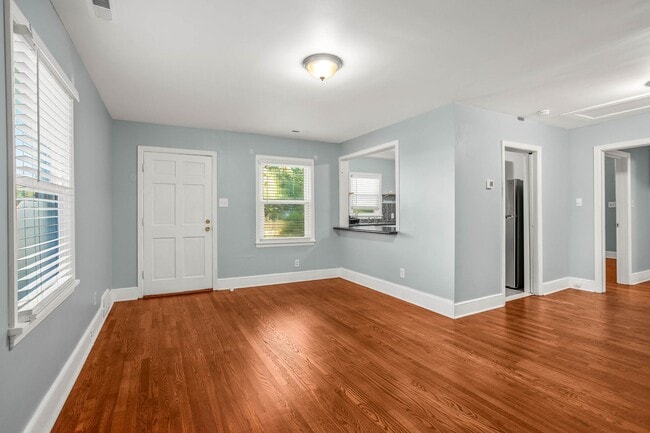 Building Photo - 5038 Pinewood Dr