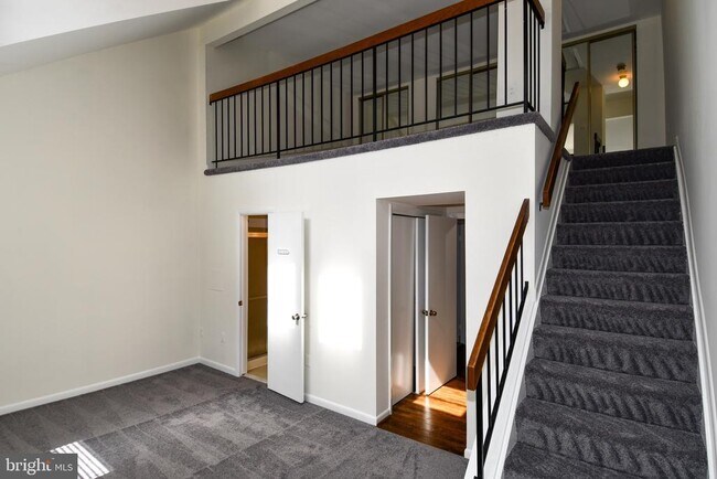 Building Photo - 5175 King Charles Way