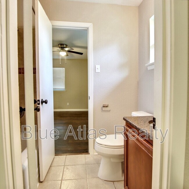 Building Photo - 1520 Sunnybrook Dr