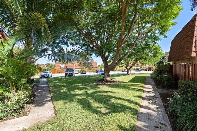 Building Photo - 1765 San Jose Dr