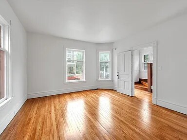 Building Photo - 1560 Wealthy St SE