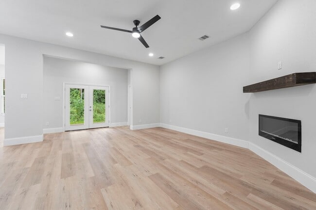 Building Photo - 478 Stephen F Austin Dr