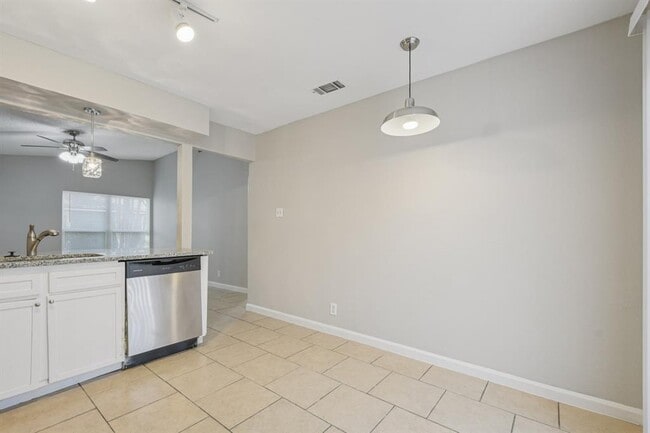 Building Photo - 11906 Broad Oaks Dr