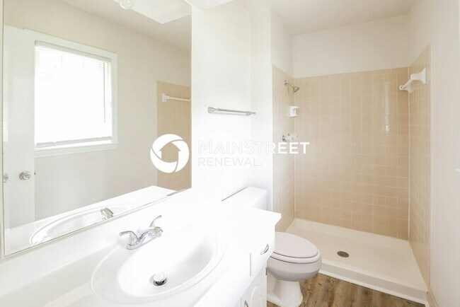 Building Photo - 3 Bedroom Pet-Friendly Home in KANSAS CITY, MO with Main Street Renewal
