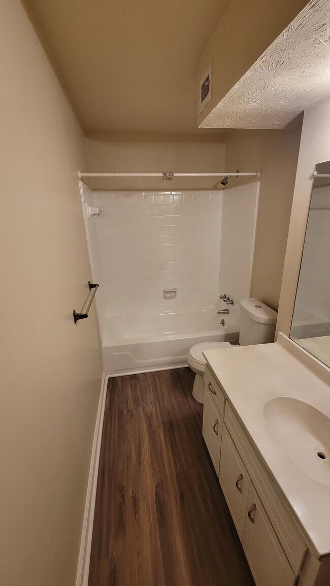 Building Photo - 2462 Lehaven Dr