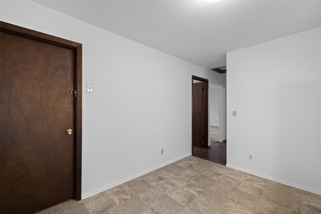 Building Photo - 3557 High Dr